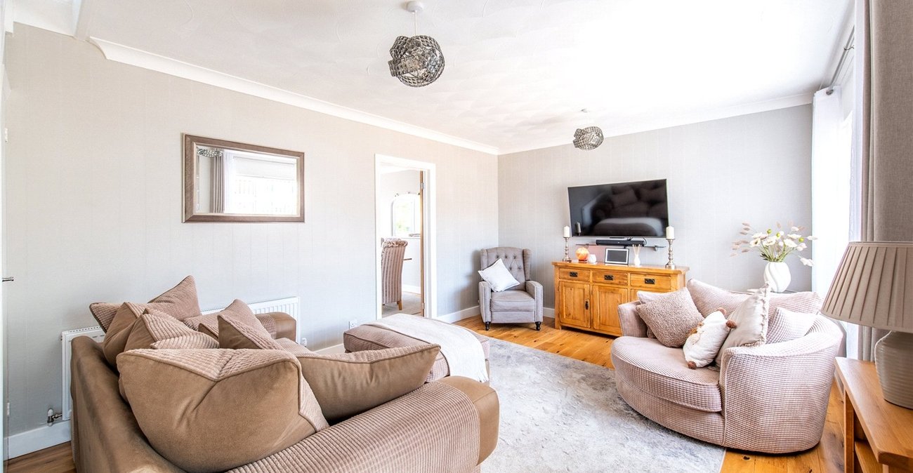 2 bedroom house for sale in Chalk | Robinson Michael & Jackson