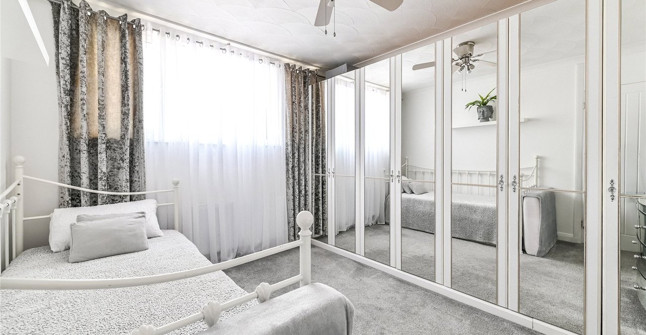 2 bedroom house for sale in Chalk | Robinson Michael & Jackson