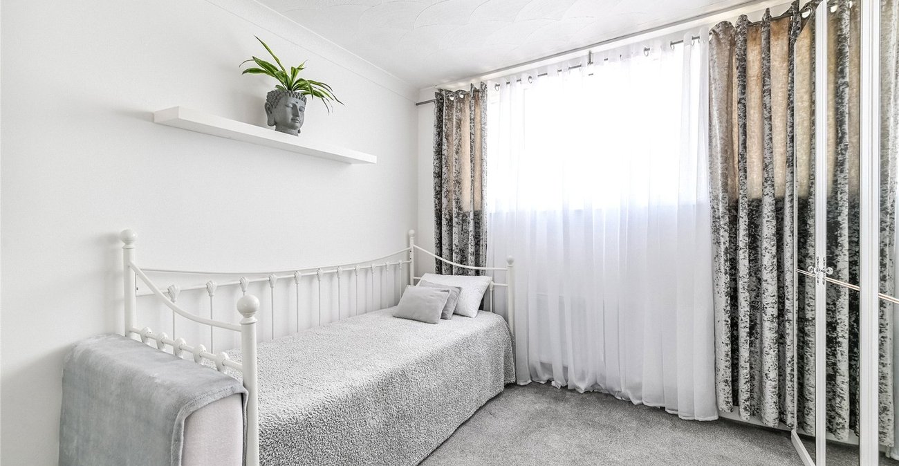 2 bedroom house for sale in Chalk | Robinson Michael & Jackson