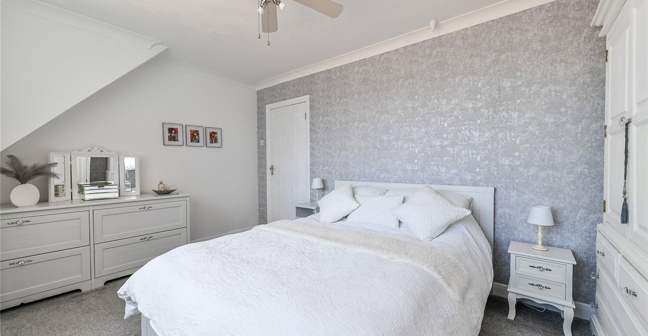 2 bedroom house for sale in Chalk | Robinson Michael & Jackson