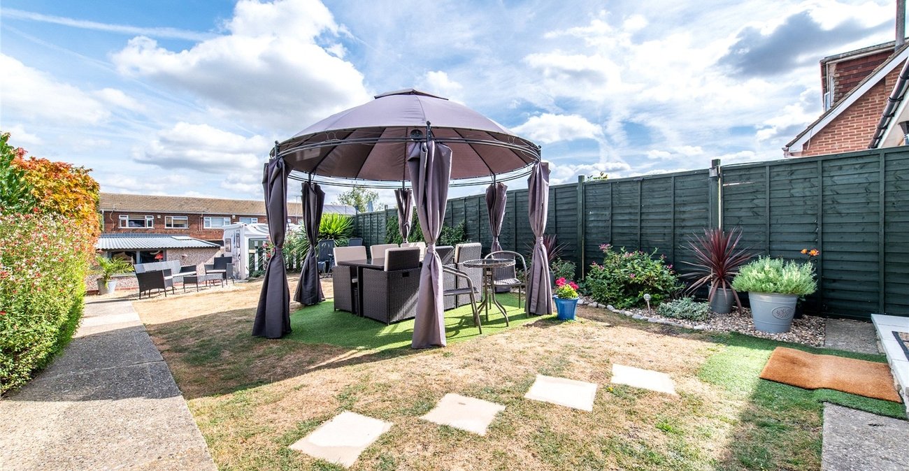 2 bedroom house for sale in Chalk | Robinson Michael & Jackson