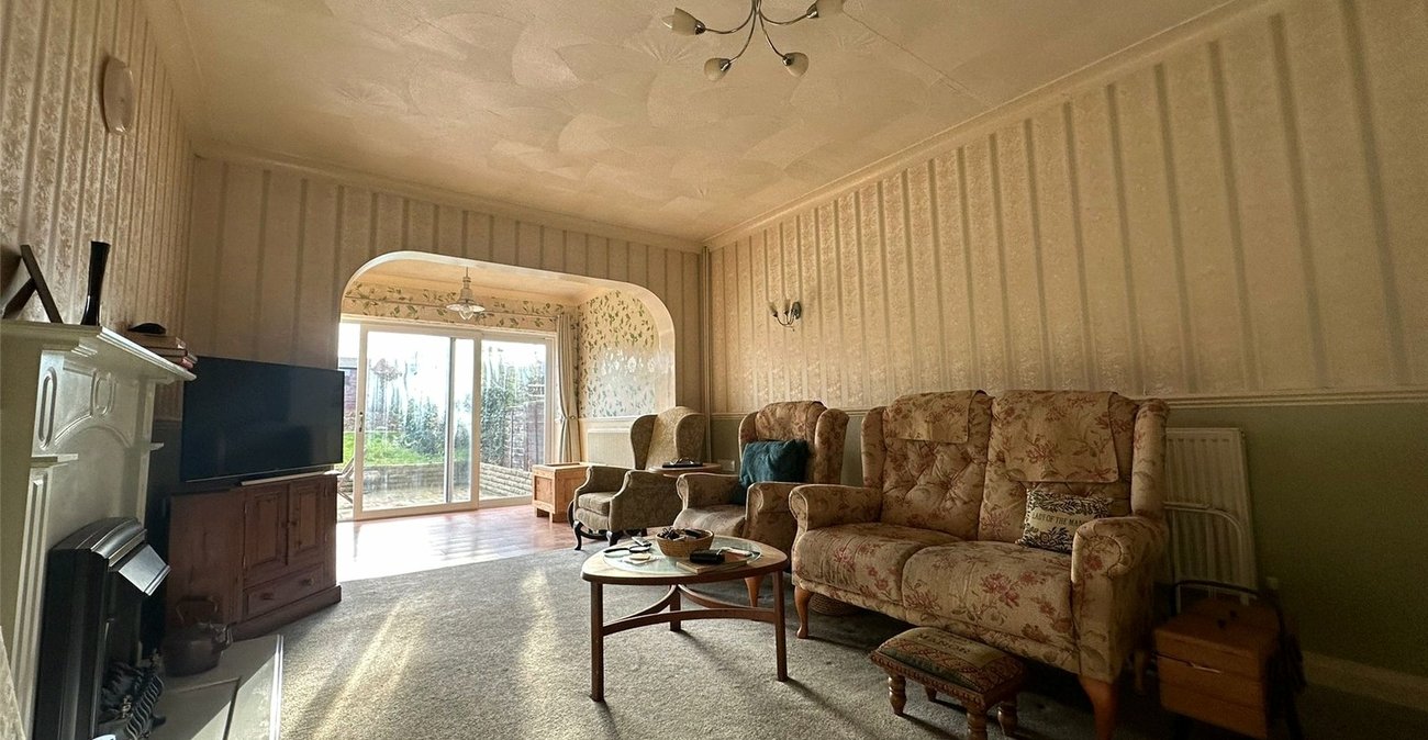 2 bedroom bungalow for sale in Chalk | Robinson Michael & Jackson