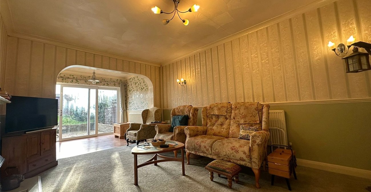 2 bedroom bungalow for sale in Chalk | Robinson Michael & Jackson