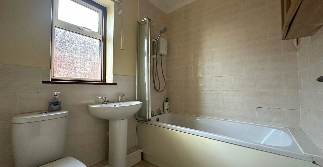 2 bedroom bungalow for sale in Chalk | Robinson Michael & Jackson