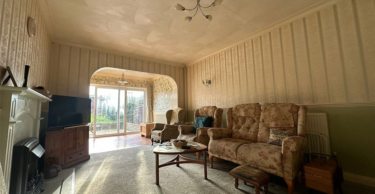 2 bedroom bungalow for sale in Chalk | Robinson Michael & Jackson