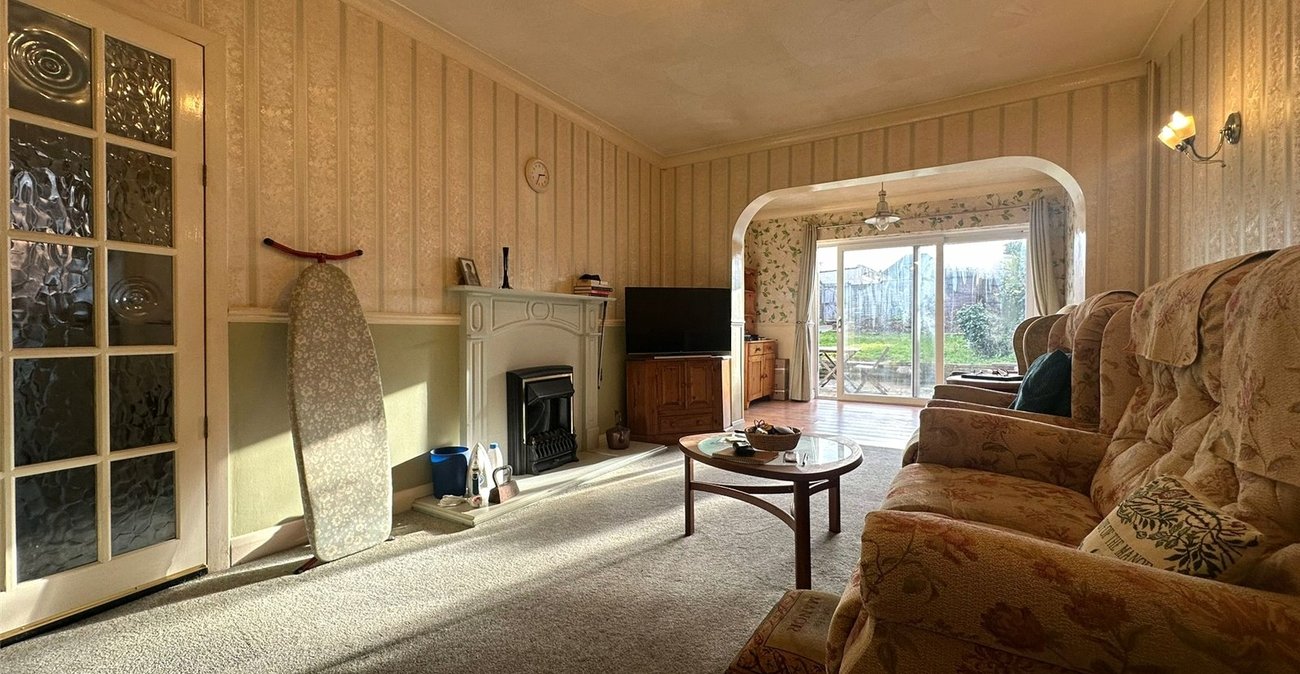 2 bedroom bungalow for sale in Chalk | Robinson Michael & Jackson