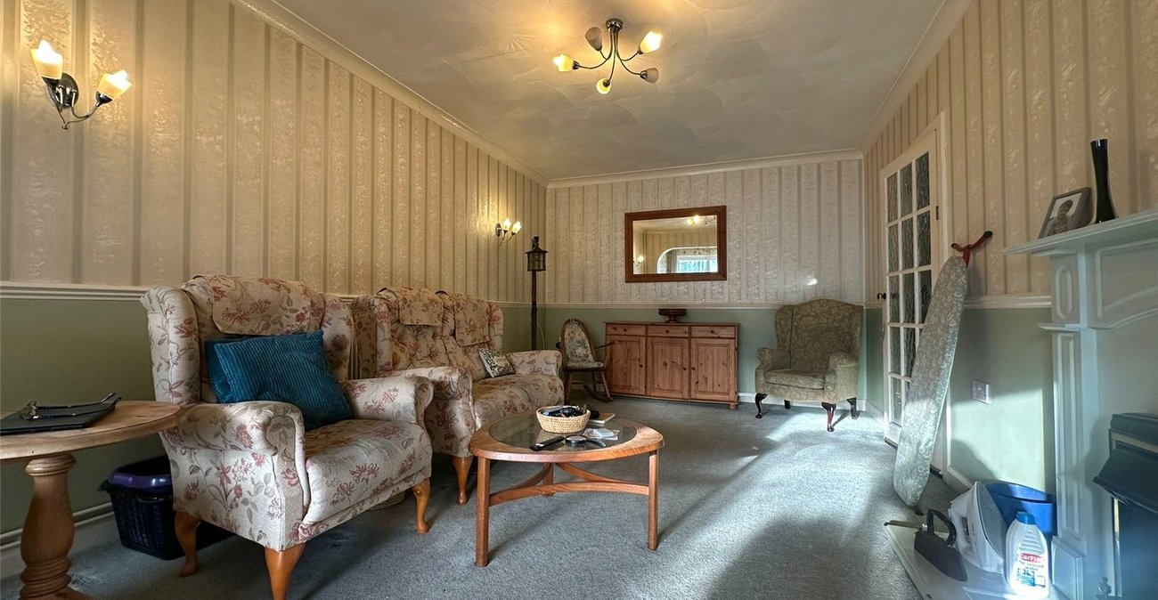 2 bedroom bungalow for sale in Chalk | Robinson Michael & Jackson