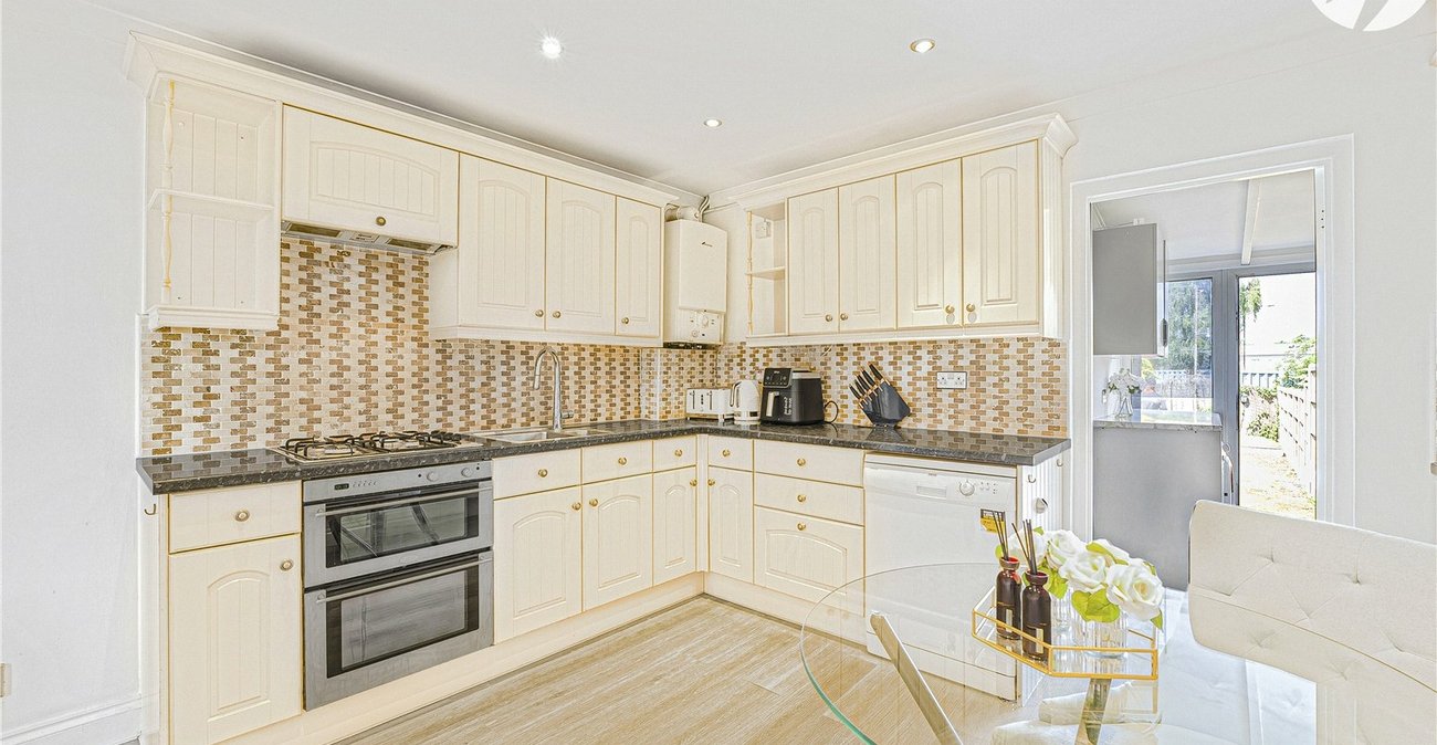 2 bedroom house for sale in Dartford | Robinson Jackson