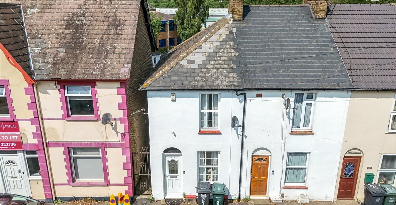 2 bedroom house for sale in Dartford | Robinson Jackson