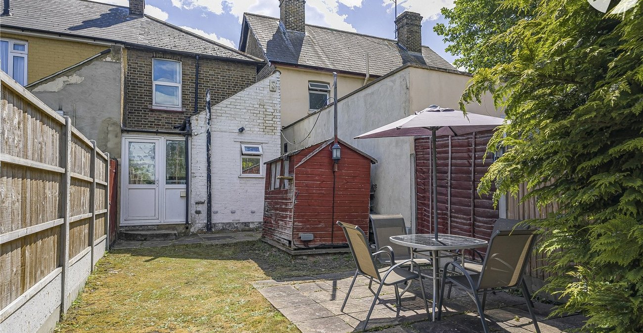 2 bedroom house for sale in Dartford | Robinson Jackson