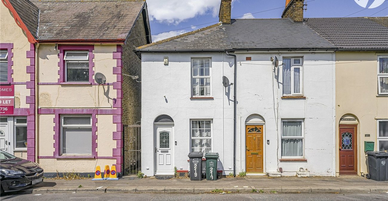 2 bedroom house for sale in Dartford | Robinson Jackson