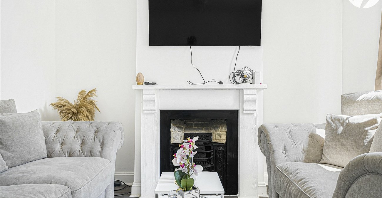 2 bedroom house for sale in Dartford | Robinson Jackson