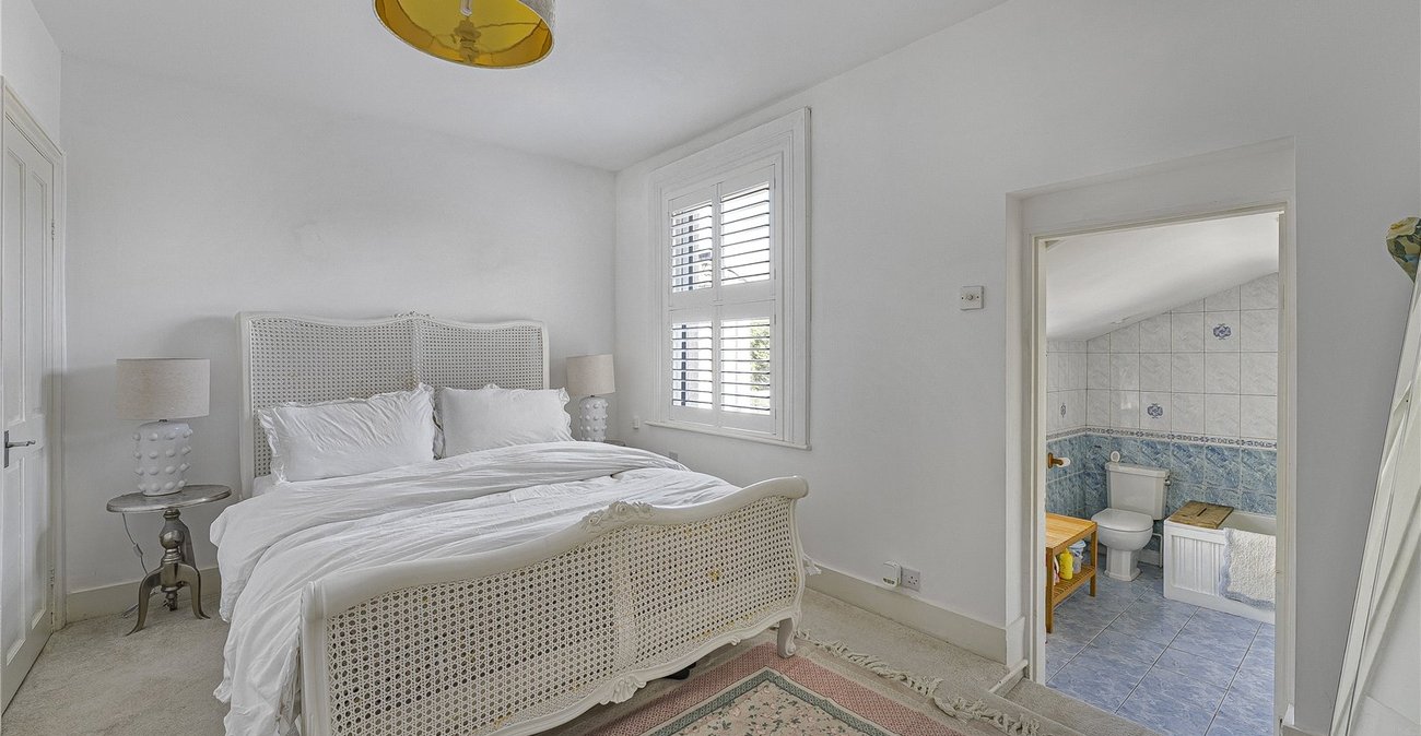 2 bedroom house for sale in Dartford | Robinson Jackson