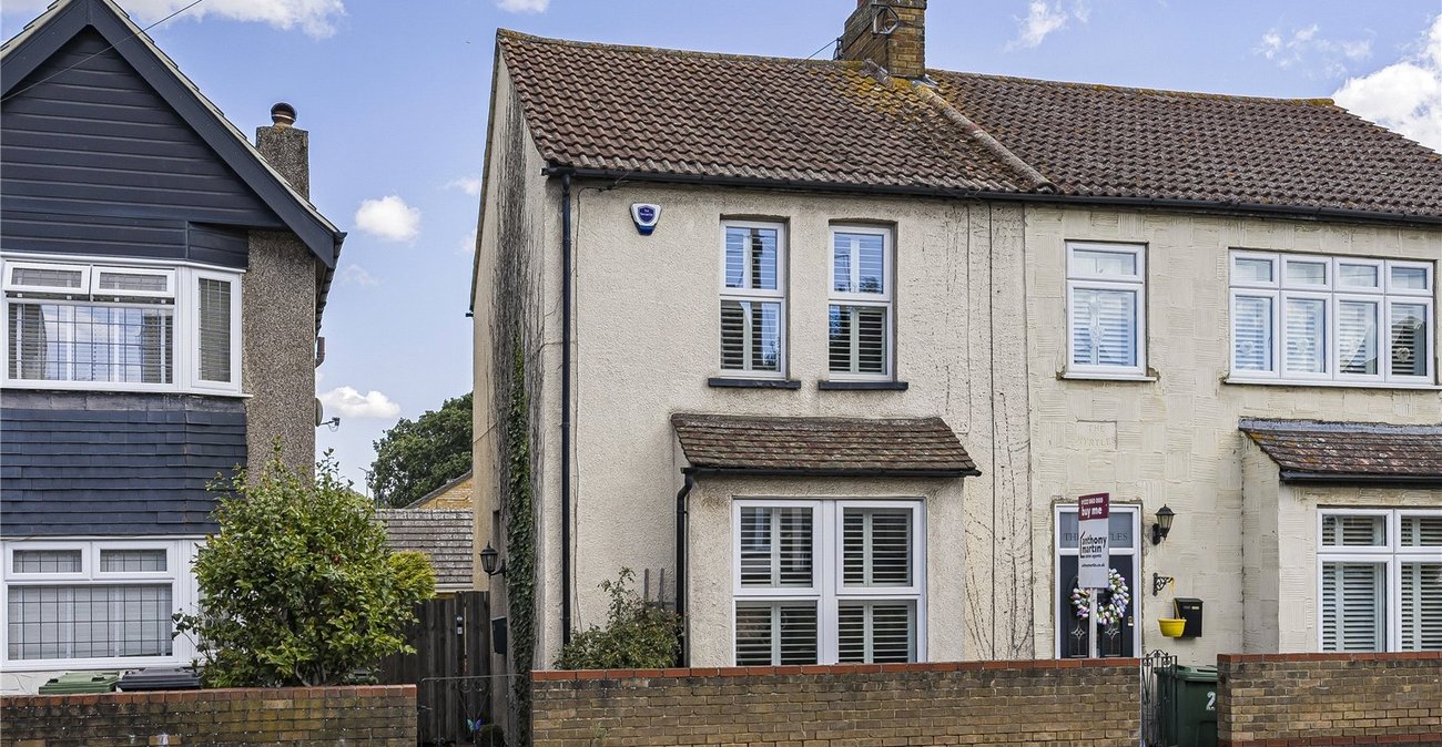 2 bedroom house for sale in Dartford | Robinson Jackson