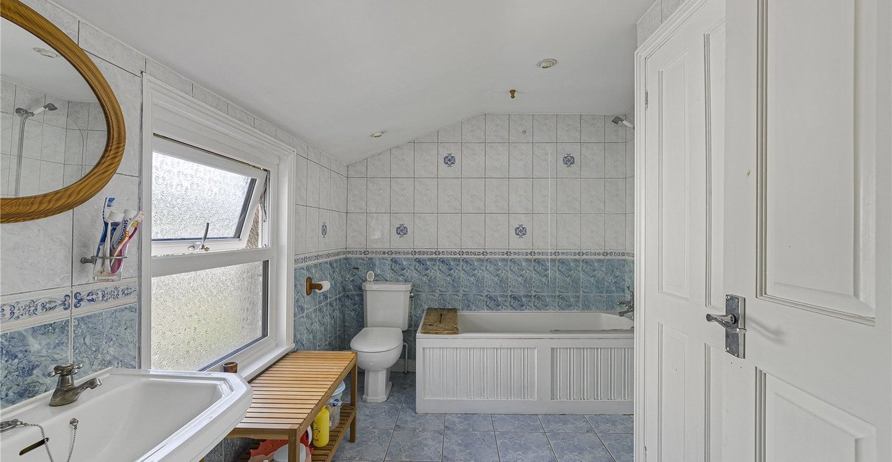 2 bedroom house for sale in Dartford | Robinson Jackson