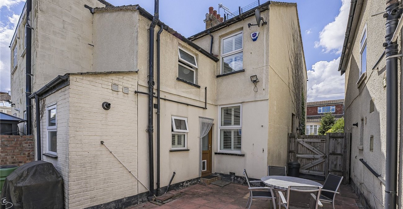 2 bedroom house for sale in Dartford | Robinson Jackson