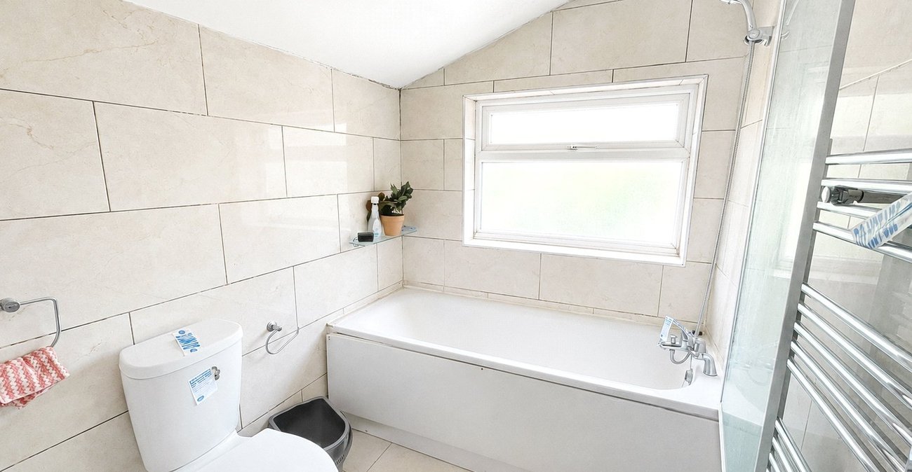 2 bedroom house for sale in London | Robinson Jackson
