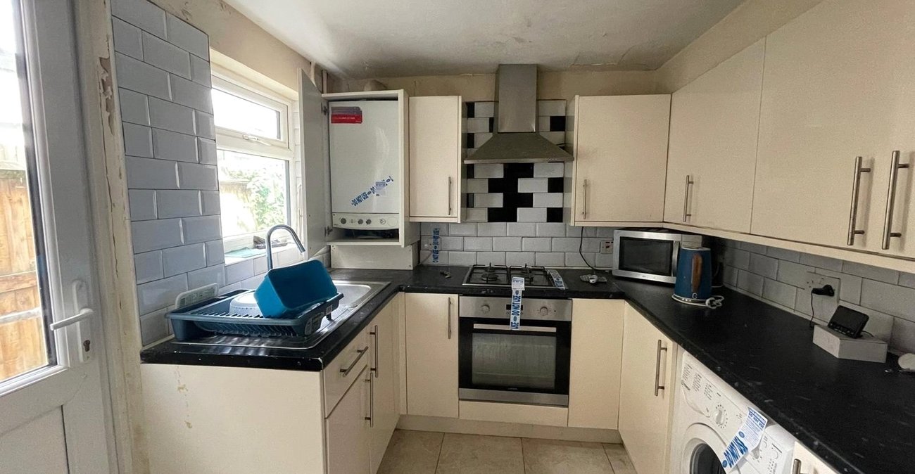 2 bedroom house for sale in London | Robinson Jackson