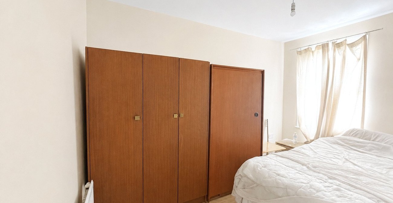2 bedroom house for sale in London | Robinson Jackson