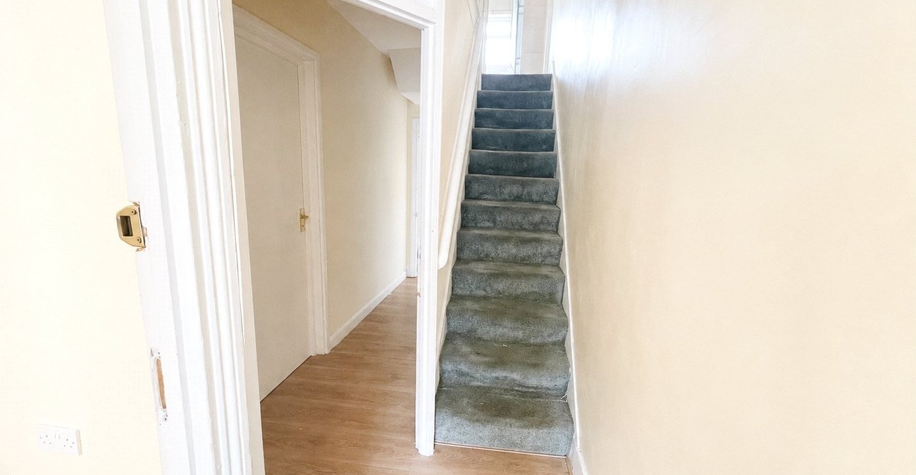 2 bedroom house for sale in London | Robinson Jackson