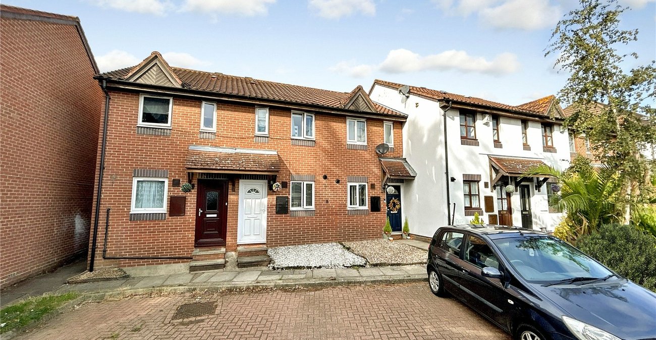 2 bedroom house for sale in Blackfen Road | Robinson Jackson