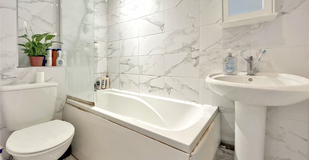 2 bedroom house for sale in Blackfen Road | Robinson Jackson