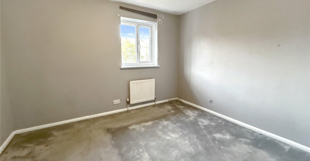 2 bedroom house for sale in Blackfen Road | Robinson Jackson