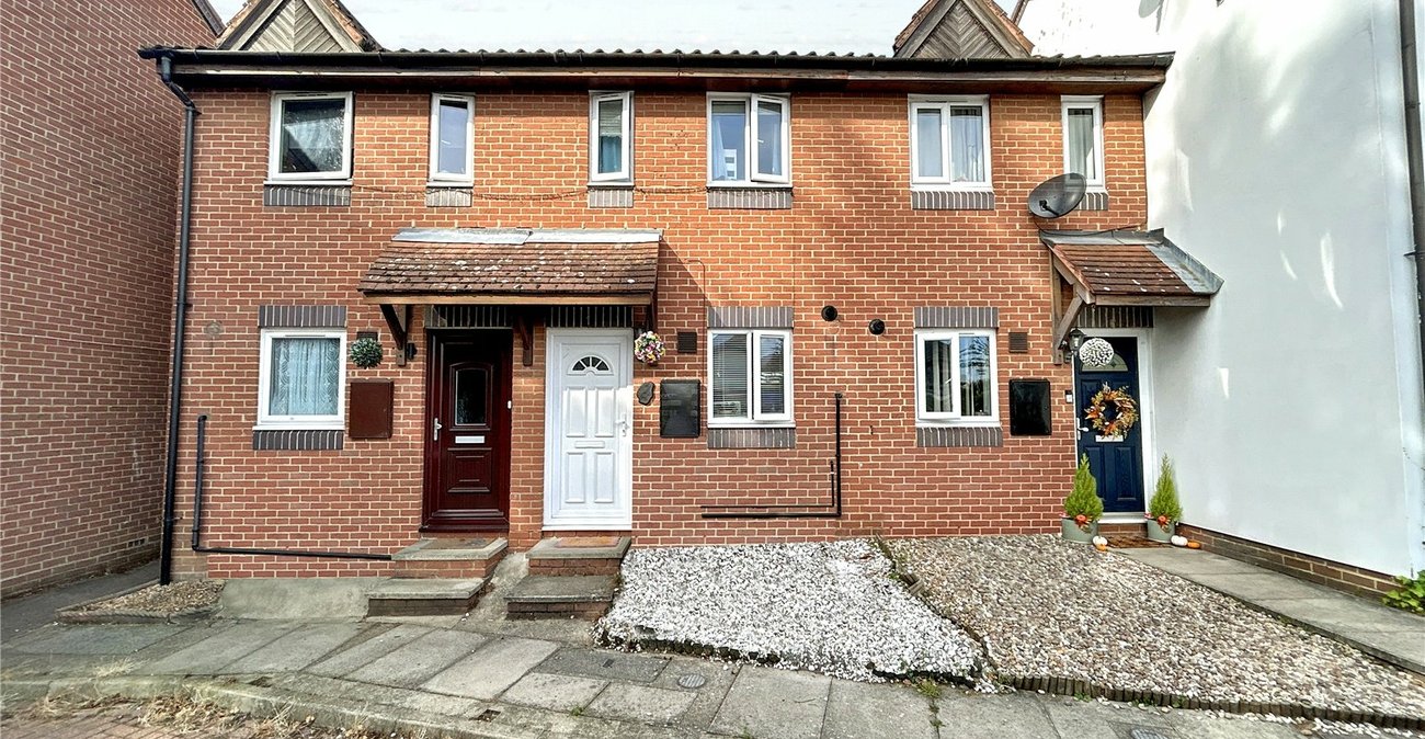 2 bedroom house for sale in Blackfen Road | Robinson Jackson