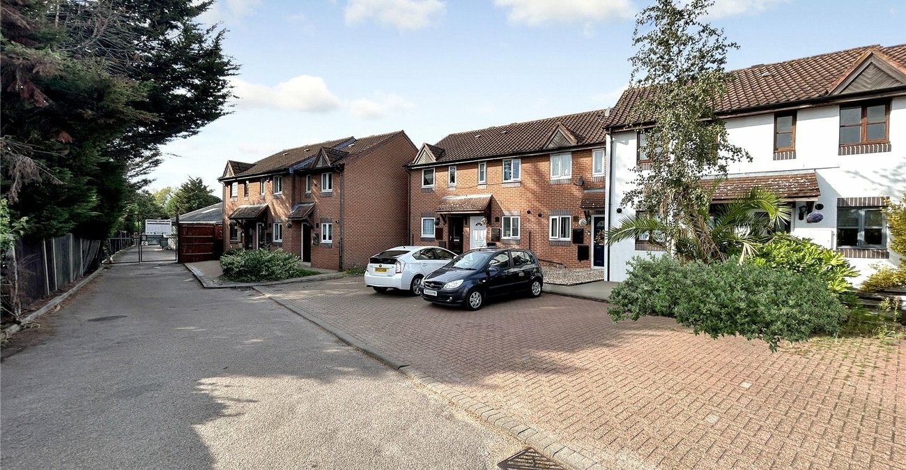 2 bedroom house for sale in Blackfen Road | Robinson Jackson