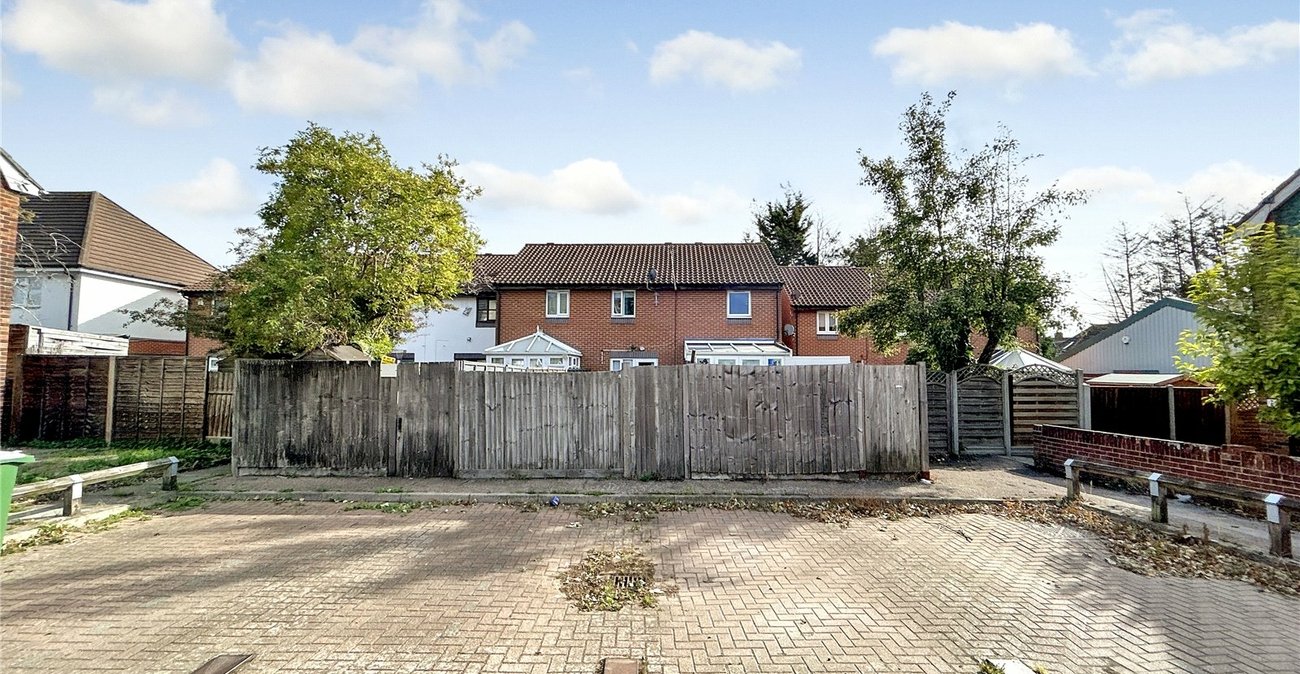 2 bedroom house for sale in Blackfen Road | Robinson Jackson