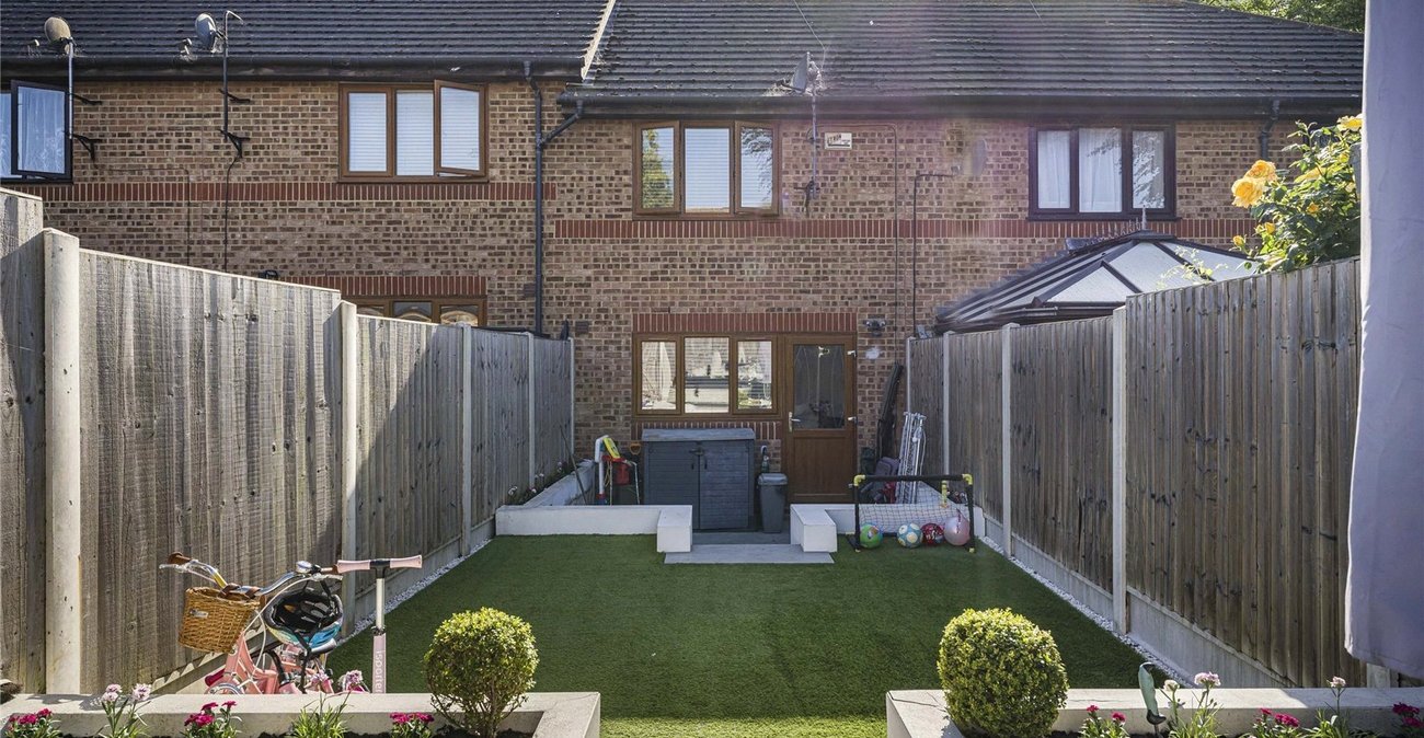2 bedroom house for sale in Greenhithe | Robinson Jackson