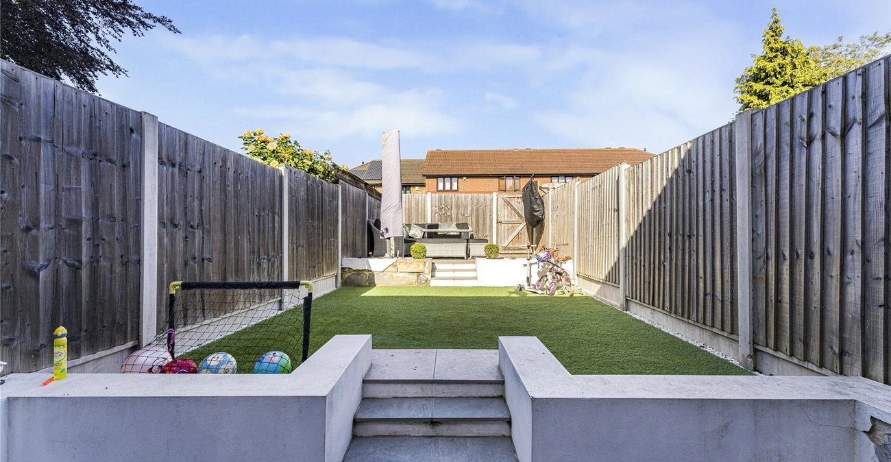 2 bedroom house for sale in Greenhithe | Robinson Jackson