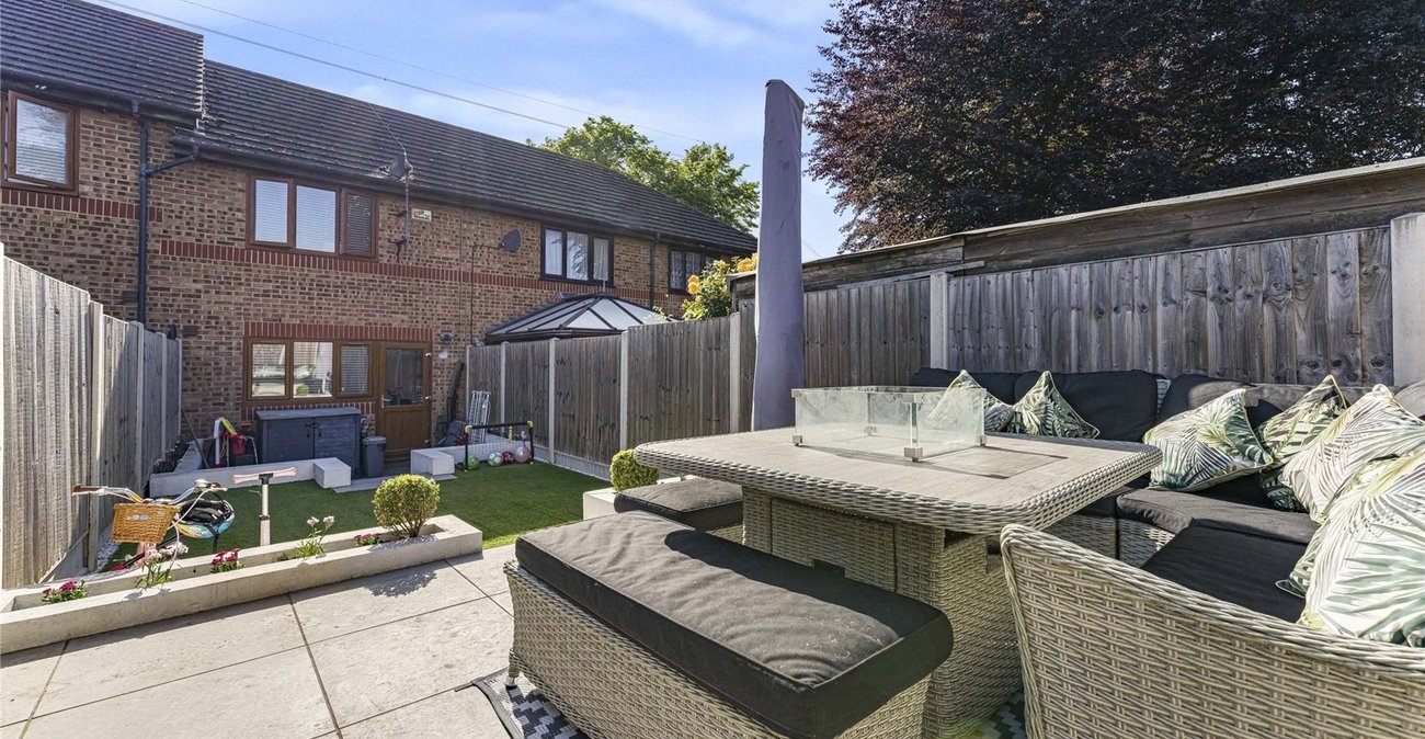 2 bedroom house for sale in Greenhithe | Robinson Jackson