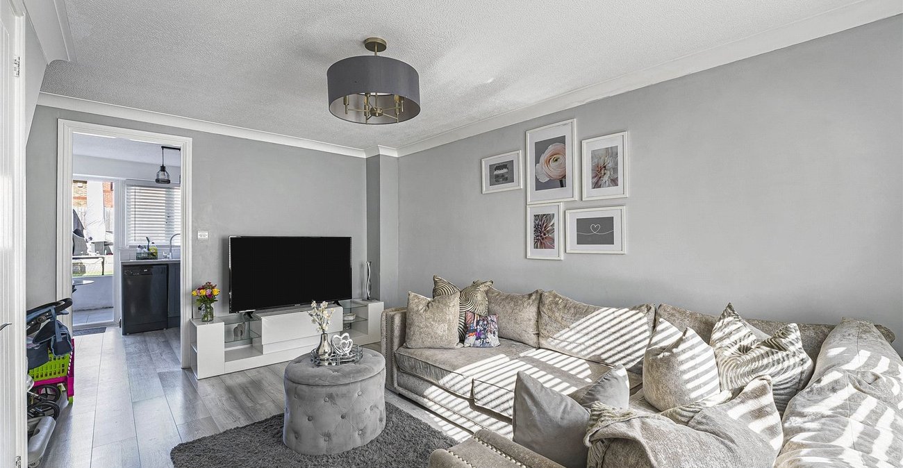 2 bedroom house for sale in Greenhithe | Robinson Jackson