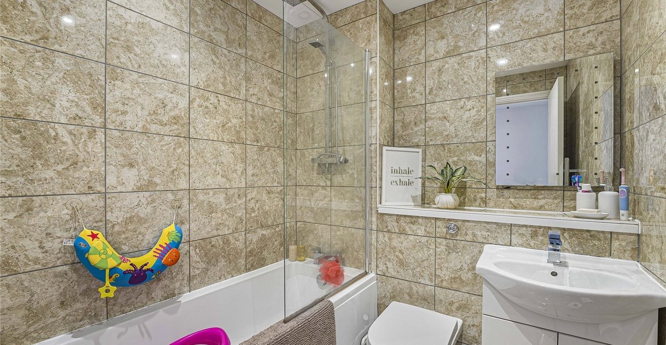 2 bedroom house for sale in Greenhithe | Robinson Jackson