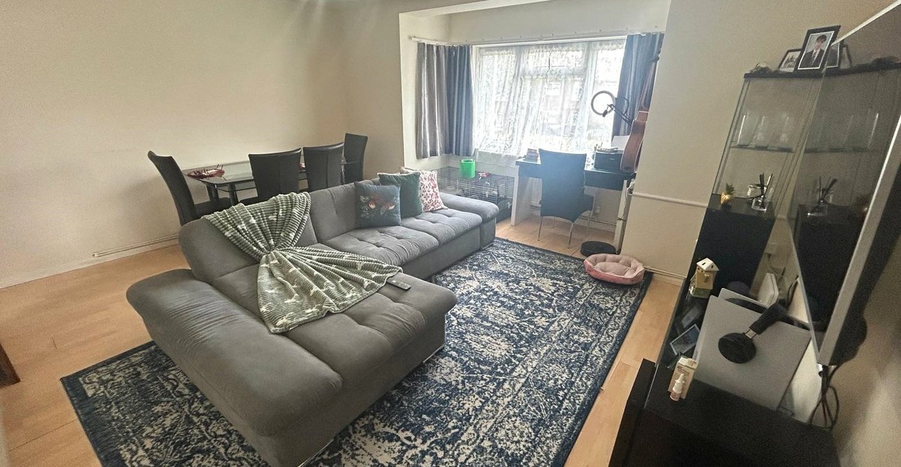 2 bedroom property for sale in Northfleet | Robinson Michael & Jackson