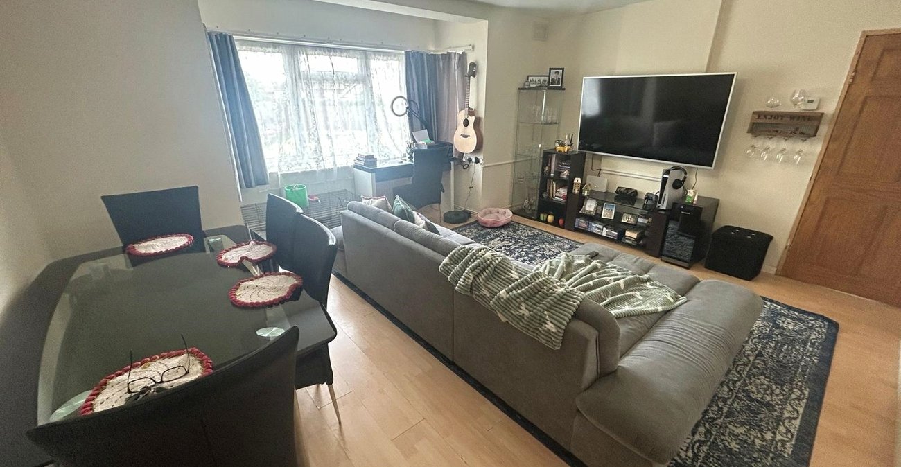 2 bedroom property for sale in Northfleet | Robinson Michael & Jackson