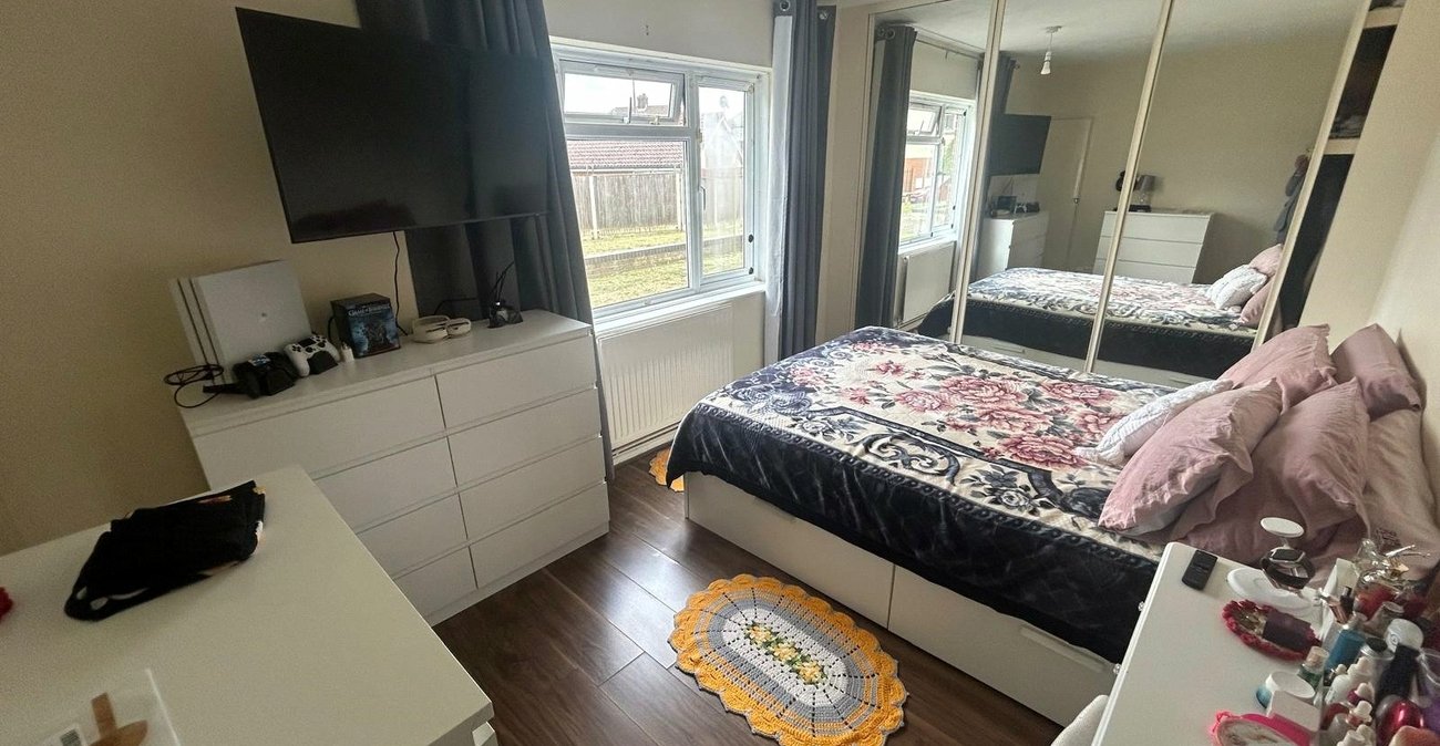 2 bedroom property for sale in Northfleet | Robinson Michael & Jackson