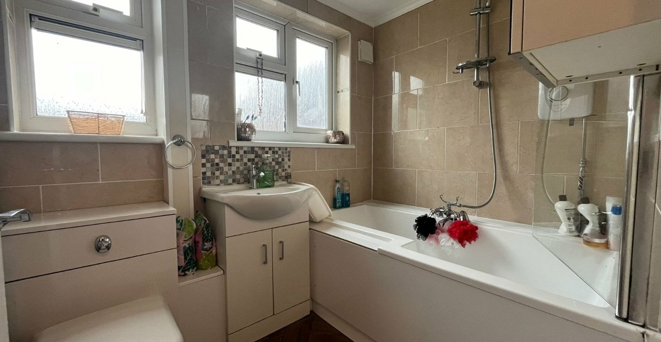 2 bedroom property for sale in Northfleet | Robinson Michael & Jackson