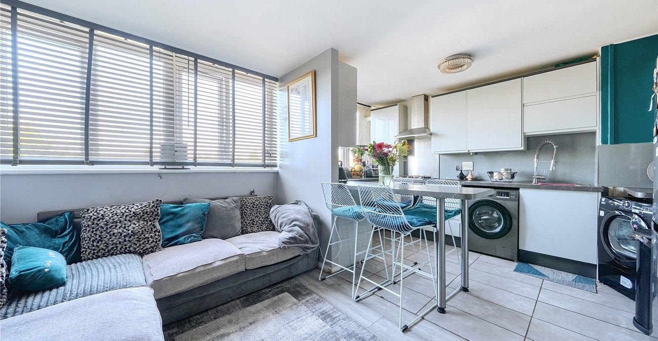 3 bedroom property for sale in London | Robinson Jackson