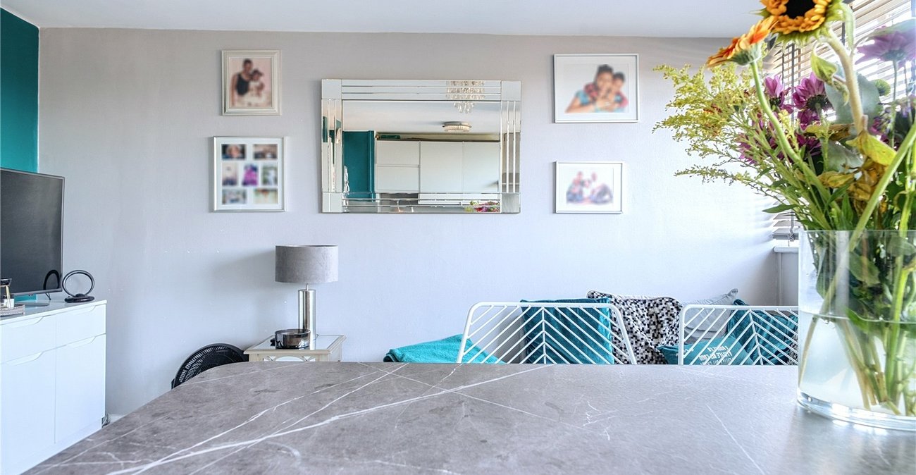 3 bedroom property for sale in London | Robinson Jackson