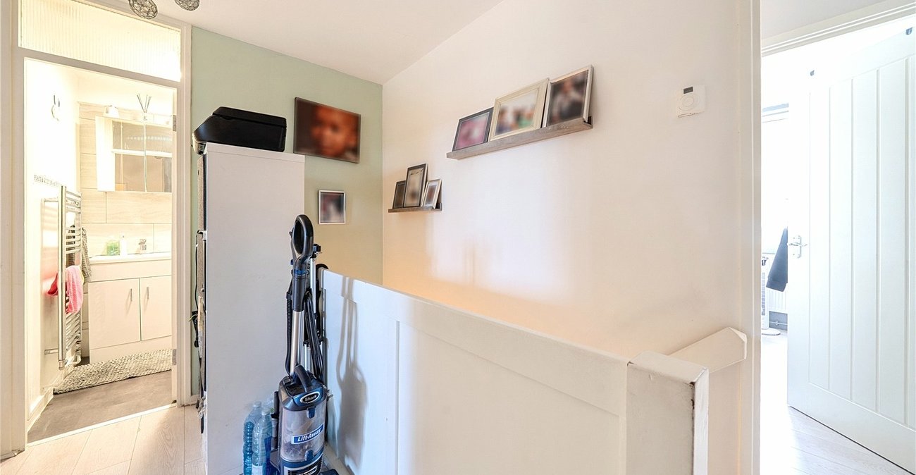 3 bedroom property for sale in London | Robinson Jackson