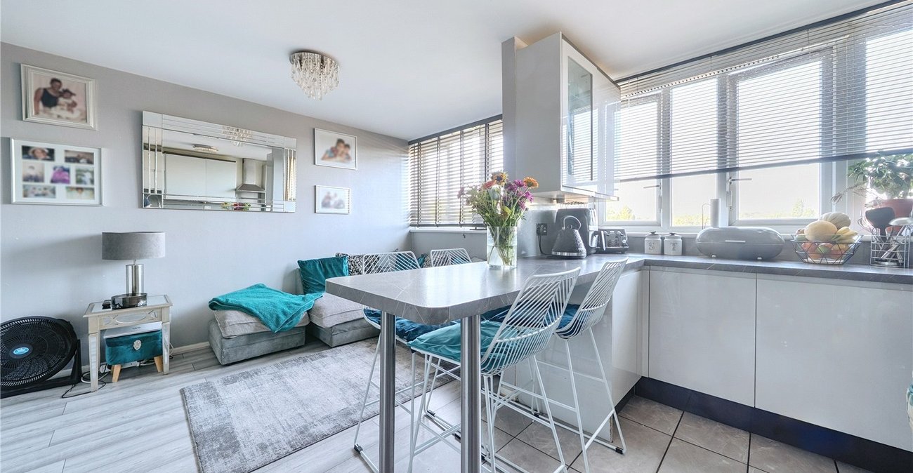 3 bedroom property for sale in London | Robinson Jackson