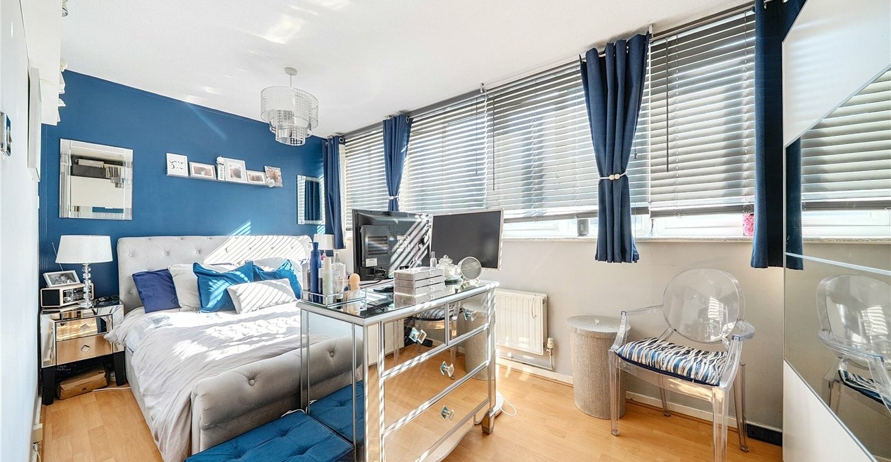 3 bedroom property for sale in London | Robinson Jackson