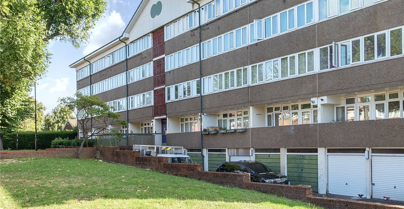 3 bedroom property for sale in London | Robinson Jackson