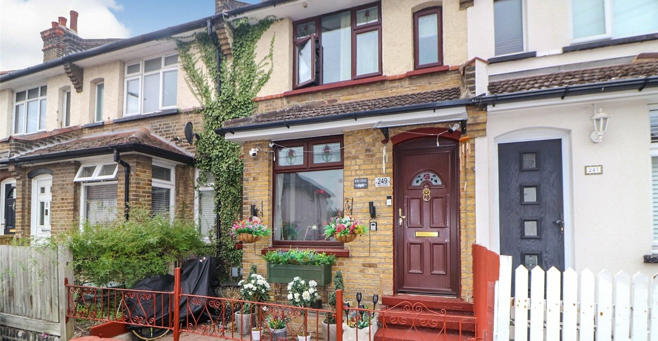 3 bedroom house for sale in Erith | Robinson Jackson