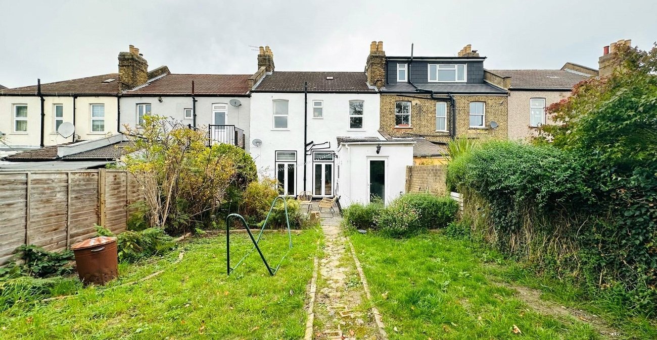 4 bedroom house for sale in Catford | Robinson Jackson