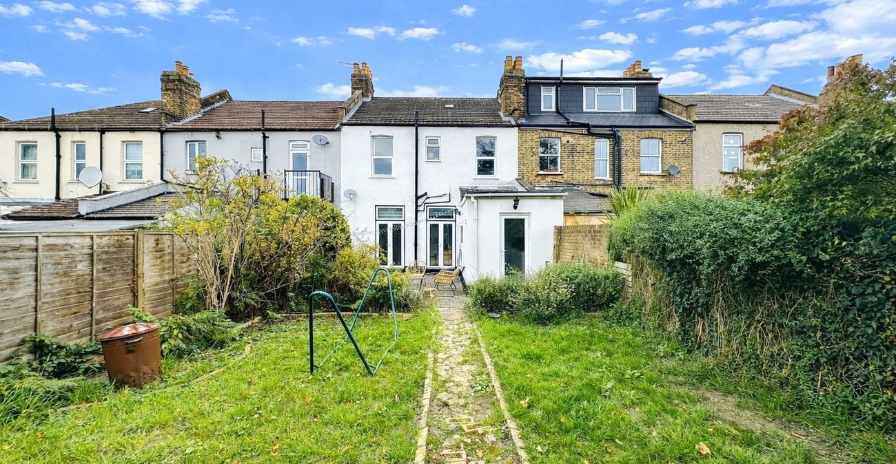 4 bedroom house for sale in Catford | Robinson Jackson