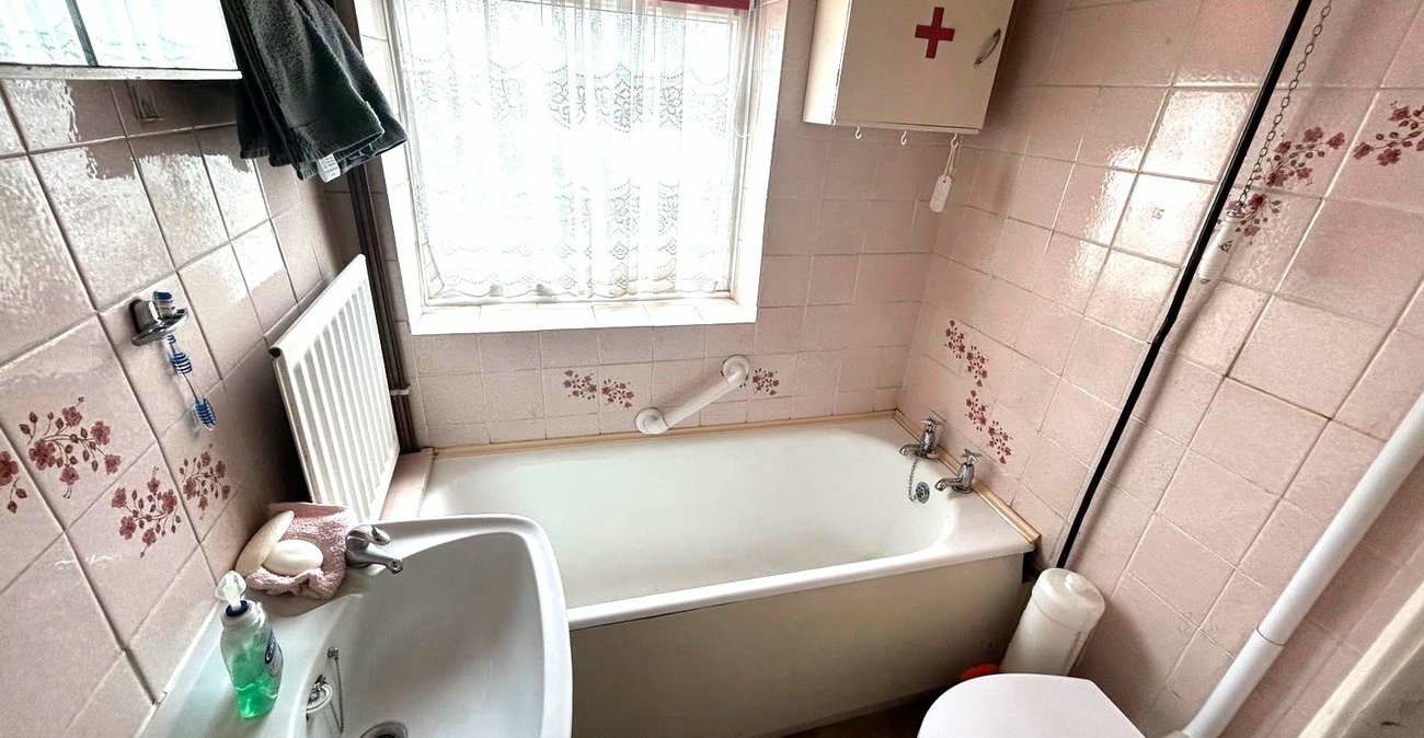 3 bedroom house for sale in Welling | Robinson Jackson