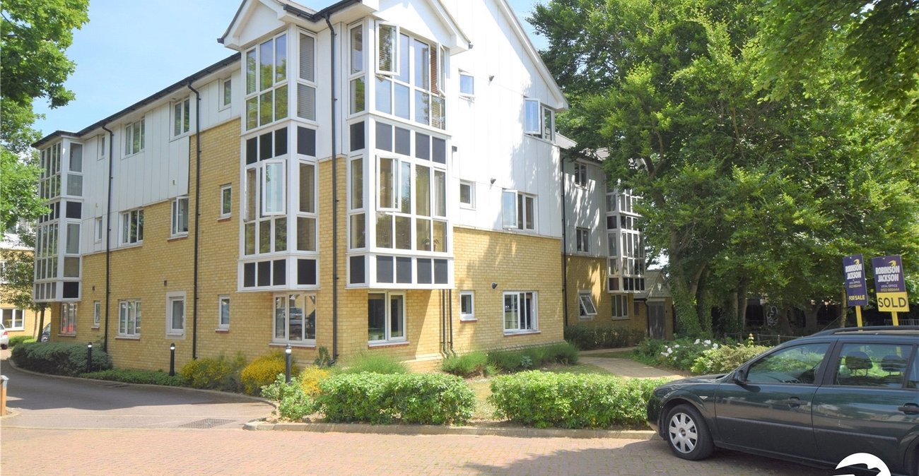2 bedroom property for sale in Squirrels Close | Robinson Jackson